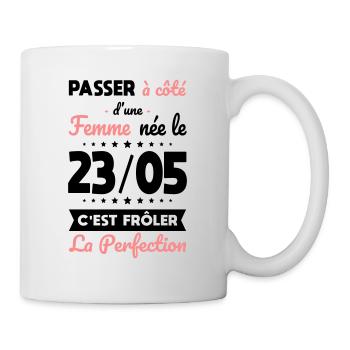 Anniversaire - Née le 23 Mai Frôler perfection - Mug blanc - blanc - Droite