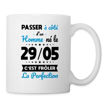 Anniversaire - Né le 29 Mai Frôler perfection - Mug blanc - blanc - Droite