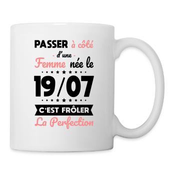 Anniversaire - Née le 19 Juillet Frôler perfection - Mug blanc - blanc - Droite