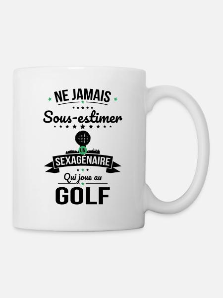 Sous-estimer un sexagénaire qui joue au golf - Mug blanc - blanc