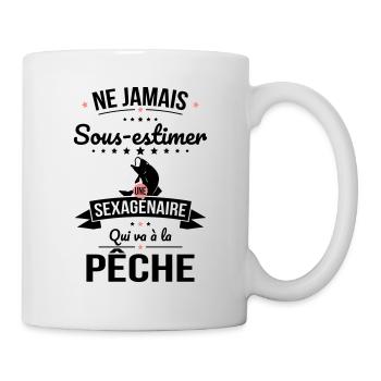 Sous-estimer une sexagénaire qui va à la pêche - Mug blanc - blanc - Droite
