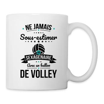 Sous-estimer un sexagénaire avec ballon de volley - Mug blanc - blanc - Droite