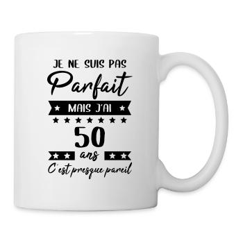 Anniversaire 50 ans - Pas parfait mais j'ai 50 ans - Mug blanc - blanc - Droite