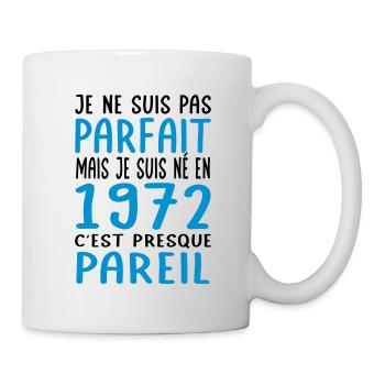 Anniversaire 50 ans - Pas parfait mais né en 1972 - Mug blanc - blanc - Droite