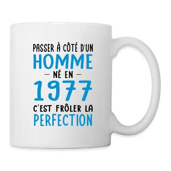Anniversaire 45 ans - Né en 1977 Perfection - Mug blanc - blanc - Droite