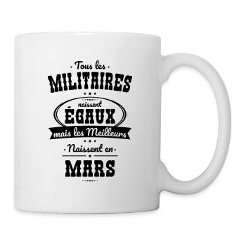 Militaires égaux meilleurs naissent en Mars - Mug blanc - blanc - Droite