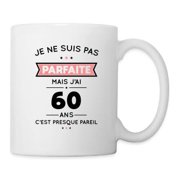Anniversaire 60 ans - Pas parfaite mais 60 ans - Mug blanc - blanc - Droite