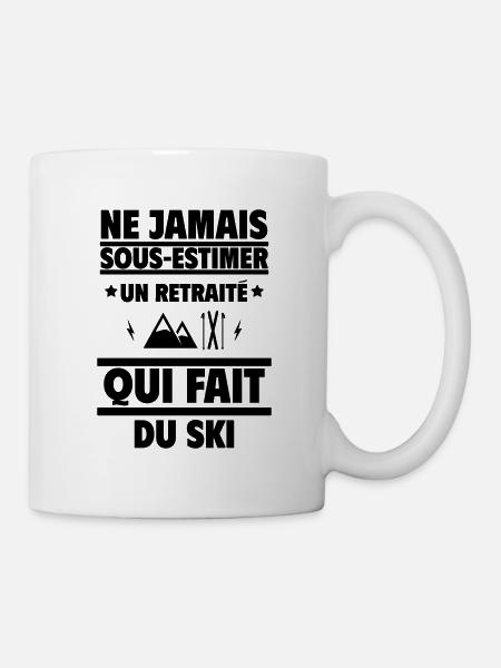 Ne jamais sous-estimer un retraité qui fait du ski - Mug blanc - blanc