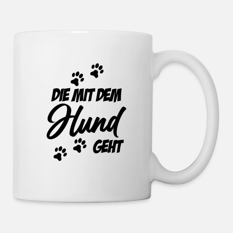 Die mit dem Hund geht | Hundebesitzer Geschenkidee - Tasse - Weiß