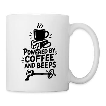 Angetrieben von Kaffee und Piepen, lustige Metallerkennung - Tasse - Weiß - Rechts
