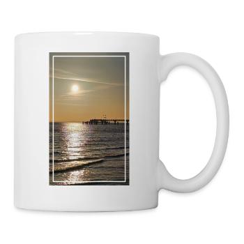 Fotokunst „Holzbrücke Bansin“ Sonnenuntergang - Tasse - Weiß - Rechts