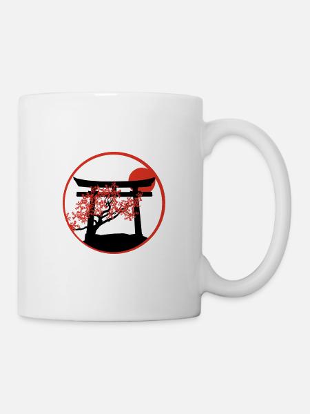 Ruhiger Sonnenuntergang: Torii-Tor und Kirschbaum - Tasse - Weiß