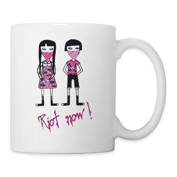 Riot now, Molly und ihr Freund mit Totenkopf Motiv - Tasse - Weiß - Rechts