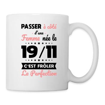 Anniversaire - Née 19 Novembre Frôler perfection - Mug blanc - blanc - Droite