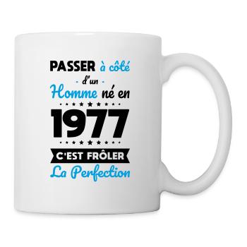 Anniversaire 45 ans - Né en 1977 Perfection - Mug blanc - blanc - Droite
