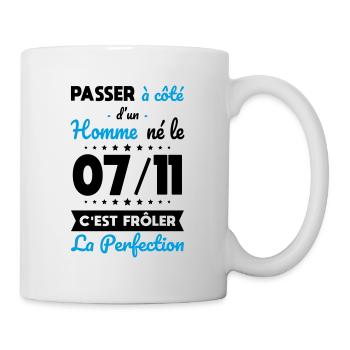 Anniversaire - Né le 7 Novembre Frôler perfection - Mug blanc - blanc - Droite