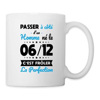 Anniversaire - Né le 6 Décembre Frôler perfection - Mug blanc - blanc - Droite