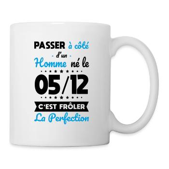 Anniversaire - Né le 5 Décembre Frôler perfection - Mug blanc - blanc - Droite