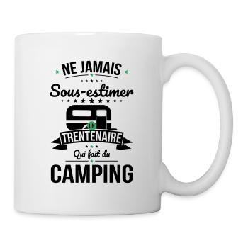 Sous-estimer un trentenaire qui fait du camping - Mug blanc - blanc - Droite