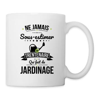 Sous-estimer un trentenaire qui fait du jardinage - Mug blanc - blanc - Droite