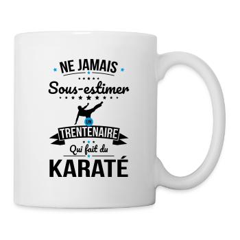 Sous-estimer un trentenaire qui fait du karaté - Mug blanc - blanc - Droite