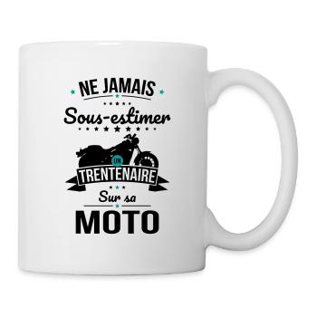 Sous-estimer un trentenaire sur sa moto - Mug blanc - blanc - Droite