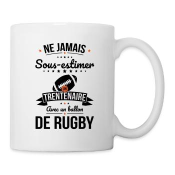 Sous-estimer un trentenaire avec ballon de rugby - Mug blanc - blanc - Droite