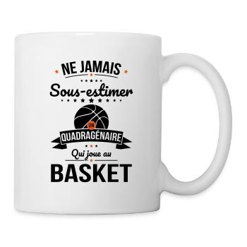 Sous-estimer un quadragénaire qui joue au basket - Mug blanc - blanc - Droite