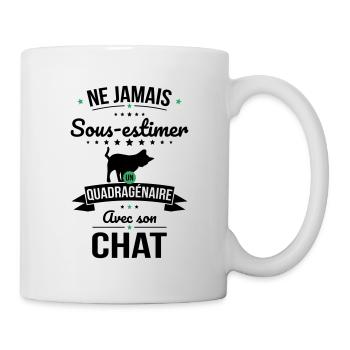 Sous-estimer un quadragénaire avec son chat - Mug blanc - blanc - Droite