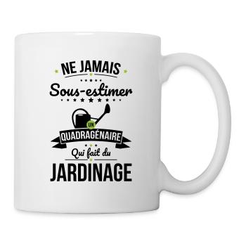 Sous-estimer quadragénaire qui fait du jardinage - Mug blanc - blanc - Droite