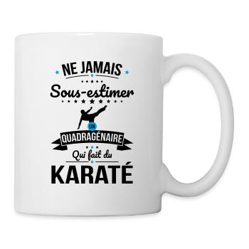 Sous-estimer un quadragénaire qui fait du karaté - Mug blanc - blanc - Droite