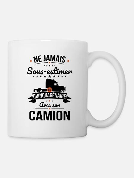 Sous-estimer un quinquagénaire avec son camion - Mug blanc - blanc