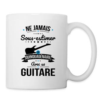 Sous-estimer un quinquagénaire avec sa guitare - Mug blanc - blanc - Droite
