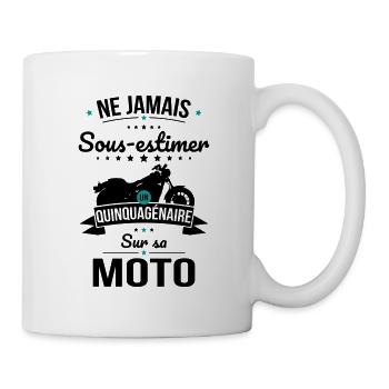 Sous-estimer un quinquagénaire sur sa moto - Mug blanc - blanc - Droite