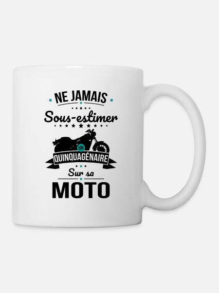 Sous-estimer un quinquagénaire sur sa moto - Mug blanc - blanc
