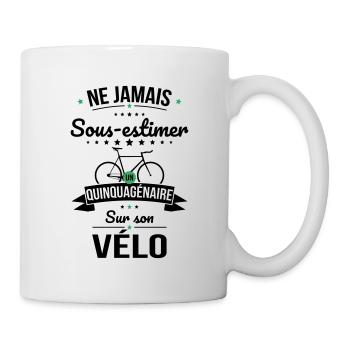 Sous-estimer un quinquagénaire sur son vélo - Mug blanc - blanc - Droite