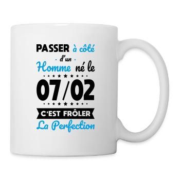 Anniversaire - Né le 7 Février Frôler perfection - Mug blanc - blanc - Droite