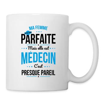 Ma femme pas parfaite mais elle est médecin - Mug blanc - blanc - Droite