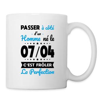 Anniversaire - Né le 7 Avril Frôler perfection - Mug blanc - blanc - Droite