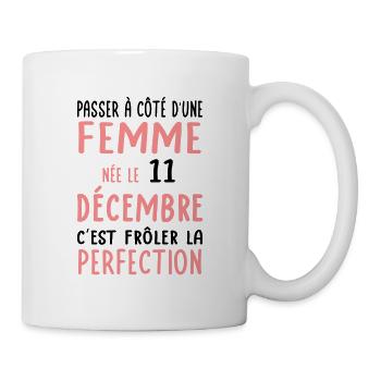Anniversaire - Née 11 Décembre Frôler perfection - Mug blanc - blanc - Droite