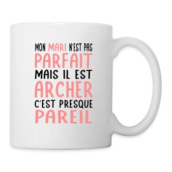 Mein Mann ist nicht perfekt, aber er ist ein Bogenschütze - Tasse - Weiß - Rechts