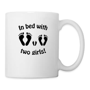 In bed with two girls - daddy and his girls - Papa - Mug - white - Right