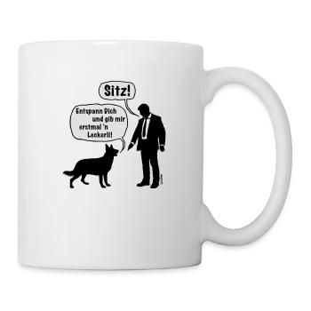 Cartoon, Hund & Herrchen: Sitz! / Leckerli! (2C) - Tasse - Weiß - Rechts