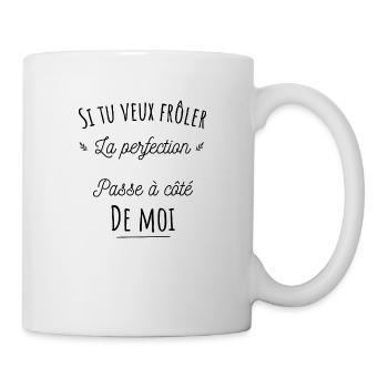 Si tu veux frôler la perfection passe à côté moi - Mug blanc - blanc - Droite