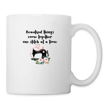 De belles choses s’assemblent un point à la fois - Mug blanc - blanc - Droite