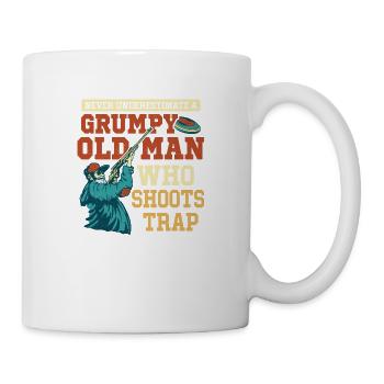 Never Underestimate A Grumpy Old Man Who Shoots Tr - Tasse - Weiß - Rechts