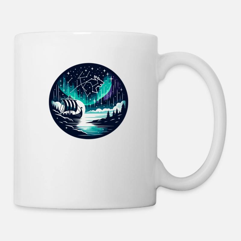 Segelschiff unter Sternenhimmel und Nordlichtern - Tasse - Weiß
