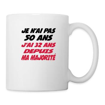 Je n'ai pas 50 ans j'ai 32 ans depuis ma majorité - Mug blanc - blanc - Droite