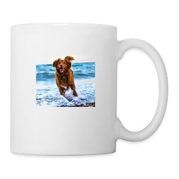 Chien mignon à la mer chiot mignon sur la plage - Mug blanc - blanc - Droite