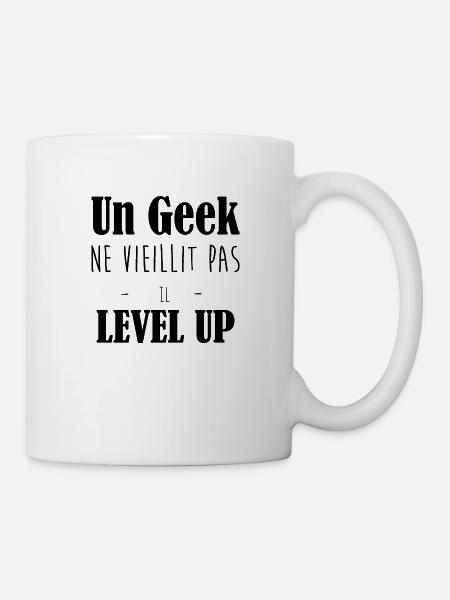 un geek ne vieillit pas il level up, humour - Mug blanc - blanc